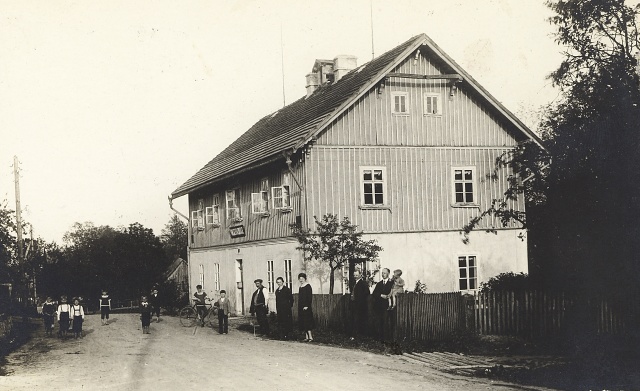 Budova školy v Loučkách (dnes část Verneřic)