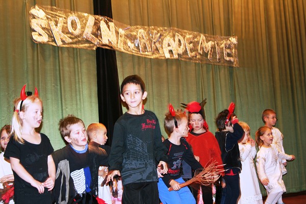 10. školní akademie