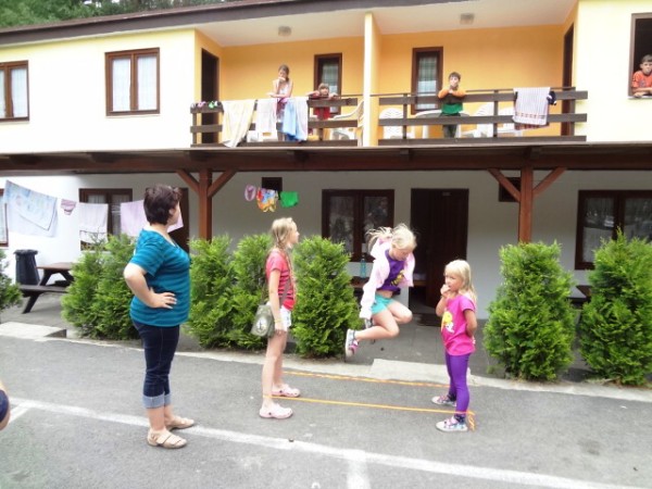 Výlet 1. a 4. třídy k Máchovu jezeru