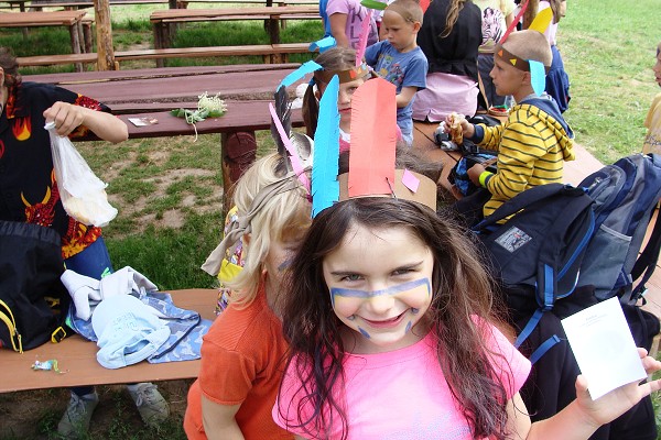 Výlet 1. třídy do indiánské vesničky 