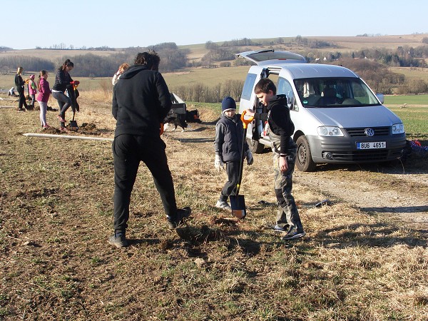 Sázení stromů (2. a 8. třída)