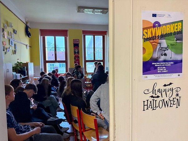 Skyworker - beseda o dronech