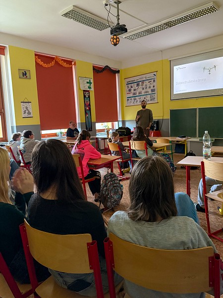 Skyworker - beseda o dronech