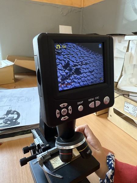 Šesťáci objevují mikrosvět